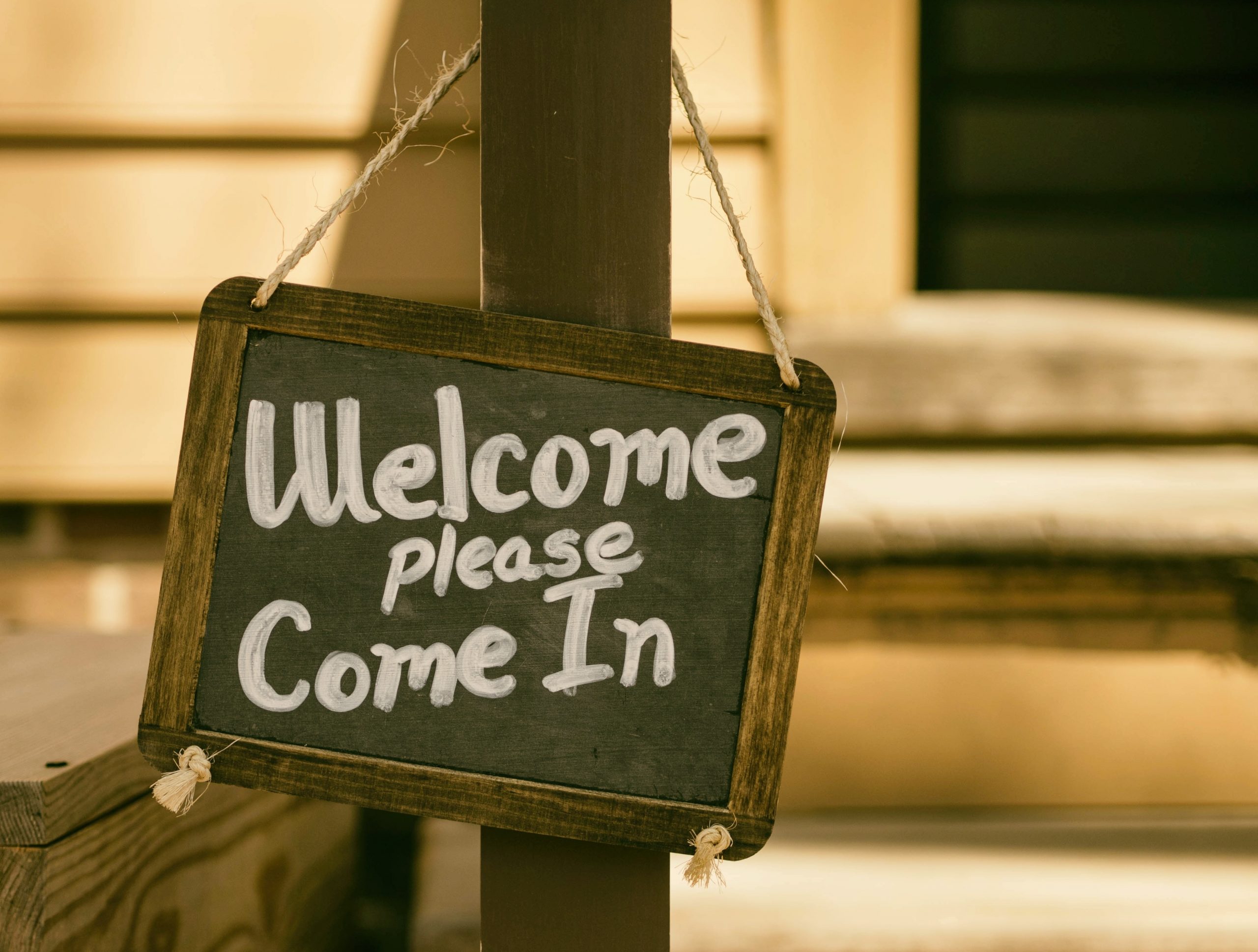 'Welcome back' Schild